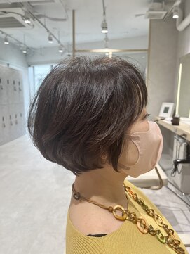 アッシュ 浜田山店(Ash) ふんわり丸みの大人ショートボブ