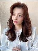 後れ毛が可愛い顔周りハイレイヤーロングチェリーブラウン