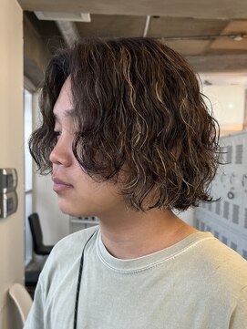 バイフィフス 原宿/表参道(by fifth) 七三センターパートウルフマッシュツイストスパイラルパーマ黒髪