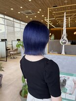 アース オーセンティック 草津エイスクエア店(EARTH Authentic) 深みブルーのコンパクトボブ