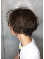 横顔が素敵に決まるグレージュマッシュウルフ[表参道/青山］