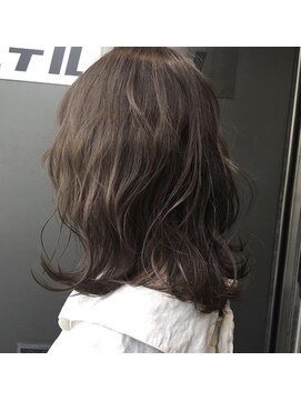 エル(EL by green) ［Kotaro］グレージュ×くびれミディ