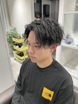 キートス(Kiitos)&nbsp;前下がりセンターパートツイストスパイラル