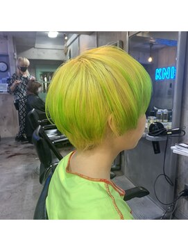 インク 渋谷(INK.) ショートヘア×毛先グリーンカラー