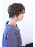 ローライトアッシュブラウン大人かわいい小顔ワンサイドショート