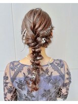 リタ(Lita)&nbsp;★お呼ばれ／2次会／あみおろしアレンジ／ドレスヘア