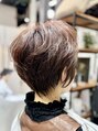 リリー(Lily)&nbsp;くせ毛を活かしてふんわりショートボブ。手ぐしで決まります。