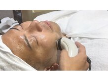 セブンスサンバーバーショップ(7TH SUN BARBERSHOP)の雰囲気（フェイスエステで汚れを落とし、お顔のリフトアップで若々しく）