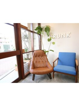 ウッド調のゆったり空間で髪も心もリラックス♪ゆったりとした時間をお過ごしください♪