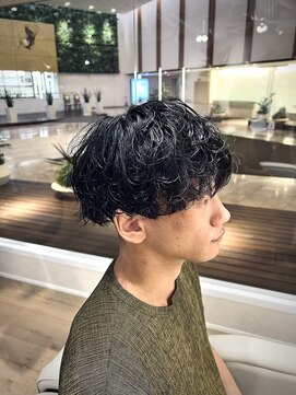 ウノプリールヴァモス(unopulir Vamos) ランダムな毛先のカールのシャドウパーマ