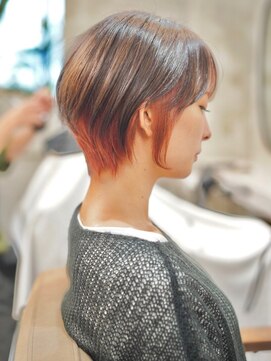 ソイルバイロミー(soil by ROMMY) インナーカラーで差をつける大人ショートスタイル