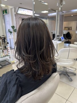 ショコララテ オンブレグレージュオリーブベージュくびれミディ大人美人