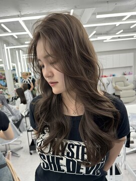 アマトウキョウスマートサロン(AMA TOKYO×Smart Salon) ヘーゼルベージュ　ブリーチなし　レイヤーカット　海外風