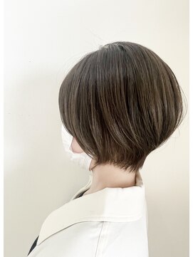 ローブ(L'AUBE) 丸くフィットするショートボブ