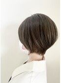 丸くフィットするショートボブ