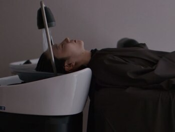 HEIMERの写真/頭浸浴が神と頭皮の汚れを静かに浮かせホテルライクな店内で癒しをご体験ください。