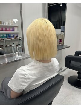 Beleza 川越 -ブリーチ・ハイトーン・ダブルカラー・エクステ・羽エクステ- 17880ホワイトブロンドシャンパンベージュハッシュボブ