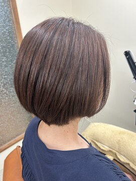 タミーズ 金山(Tummy's) ツヤ感ブラウン×丸みショートボブ