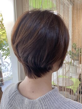 ヘアー リーフ(Hair Leaf)の写真/ぺたんこ、広がり、パサつき、髪質に合わせて薬剤を調合して艶とまとまりのある大人の髪へ♪