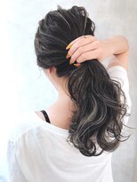 ムウ 難波(MOU)&nbsp;グレージュハイライト_くびれセミディアッシュカラー