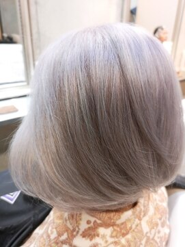Delight 白髪を生かしたグレイヘア ふんわり上品なボブ L ヘアーサロン デライト Delight のヘア カタログ ホットペッパービューティー