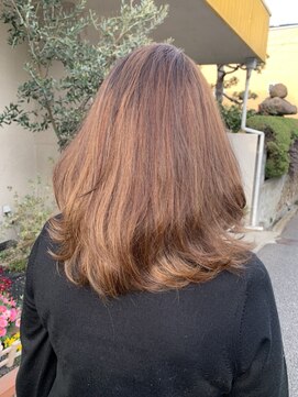 ラキ(Laki) ハイライトで明るい白髪染め