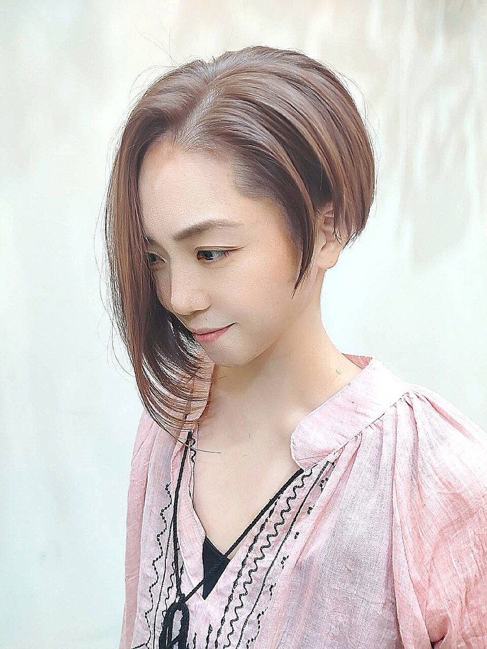 大人のアシンメトリーショートボブです。：L189322407｜ハイストリート