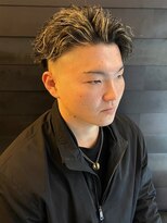 ディスイズバーバーセカンド(THIS IS BARBER 2nd)&nbsp;波巻きパーマ　ハイライト　スキンフェード　アップバング