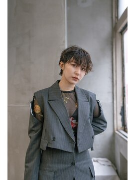 トゥ(TOE) 切り込んだマッシュショート