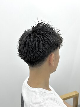 シロ ツーブロック/フェード/刈り上げ/ツイストパーマ/束感ショート