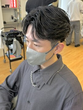 ビカム 名駅(become) 【フェザーショート】フェザーパーマ　センターパート　刈り上げ