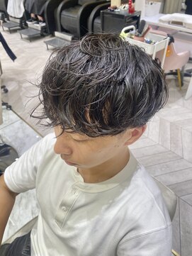 ゼスト フィーノ(ZEST fino) ナチュラルな癖毛を再現!!緩めシャドウパーマ◎/三谷海斗