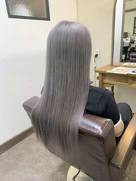 ガルボ ヘアー(garbo hair) ブリーチ 10代 20代 ハイトーン ダブルカラー シルバー グレー