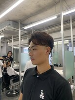 クロムトウキョウ ザ バーバー ネオン 新宿店(CHROM TOKYO the Barber ne/on)&nbsp;フェザーセンターパート