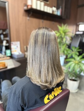 アオイ(Aoi) ブリーチ/はいライト/透明感カラー