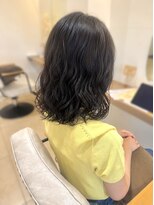 シー(she.) ミディアムパーマ