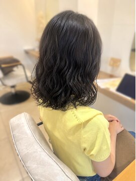 シー(she.) ミディアムパーマ