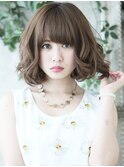 ドライな質感が際立つ巻き髪ハンサムヘアに人気集中！！