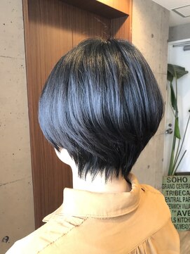 リラ バイ クオーレ(LIRA by CUORE) ハンサムショート