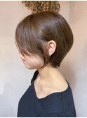 頭の形がきれいにみえるショートヘア