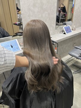 ユーフォリア 新宿通り(Euphoria) ブリーチあり/ミルクティーグレージュ/ロングヘア