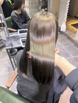 ウム(UMM)&nbsp;透明感バツグンブリーチなしのオリーブカラー