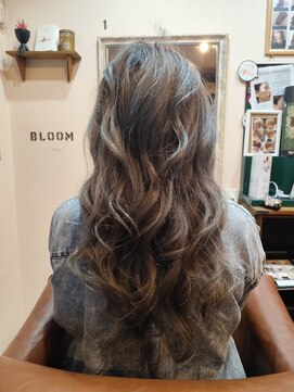 ヘアプラスアイズブルーム(hair+eyes bloom) ロングが