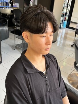 アイズ 海老名(AIZU) センターパート 毛流れ ニュアンスパーマ メンズヘア 眉毛