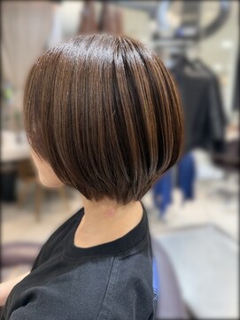 ルーシー(Lucy) スッキリ見える丸みショートボブ