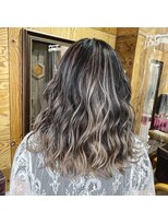 ユートピア(U topia)&nbsp;【U-topia町田】【エアータッチバレイヤージュ】夏ハイライト