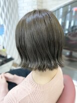 10代20代/切りっぱなし/くびれ/外ハネ/ボブ/オリーブ/ミニボブ