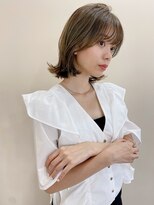 大人ベージュグレーこなれミディ外ハネ