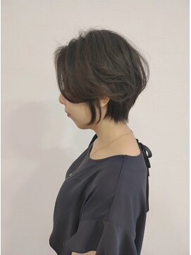 コヨミ(koyomi) 絶壁解消！耳かけ束感ショート20代/30代/40代