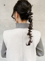 コンフィー(comfy)&nbsp;【mimura】ポニーアレンジ　ヘアセット　個性派アレンジ　草加